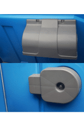 Accesorios de sanitario portátil básico con dispensador y sistema de cierre seguro.