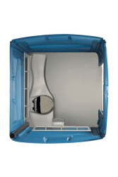 Distribución interna de sanitario portátil accesible con espacio amplio y diseño funcional.